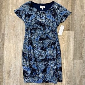 Robbie Bee Short Sleeve Paisley Print Faux Wrap Sheath Dress w/ Side Knot Accent